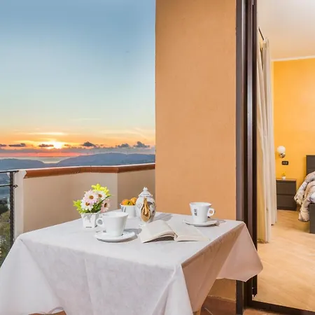 Couette-café Montemare 4*